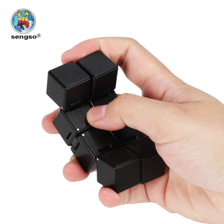 SENGSO Infinity Cube – Premium Black Focus & Stress Relief Tool